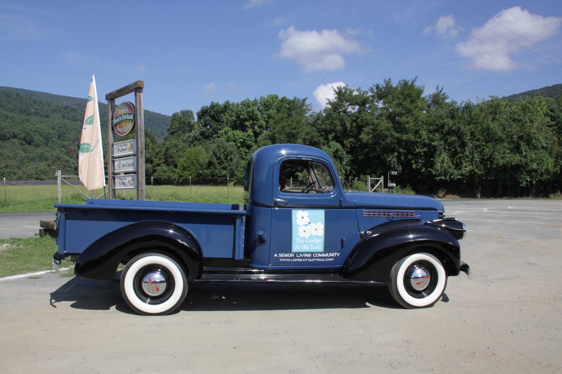 blue truck large